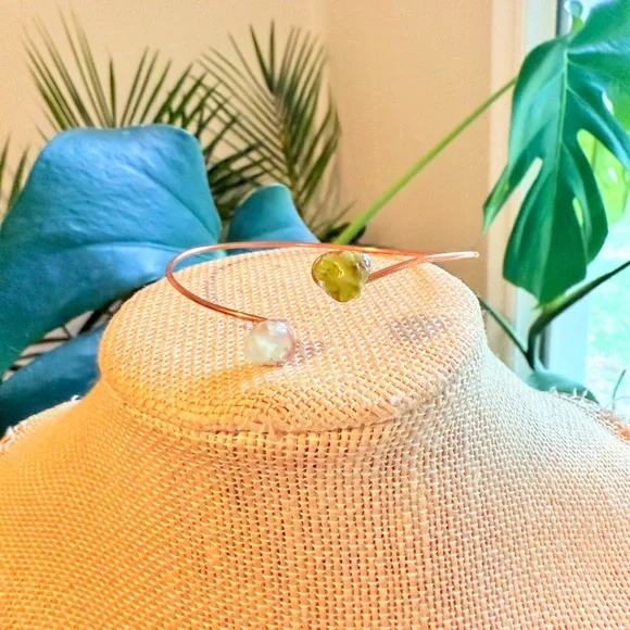 Pale blue Turmaline and peridot are wrapped bracelet - Picture 1 of 6